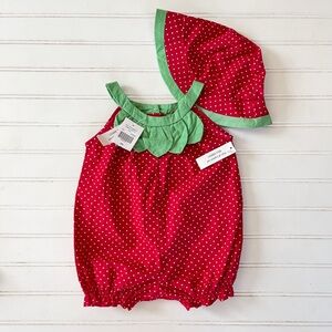 NWT 🍓🍓 Poplin Strawberry Romper w/ Leaf Collar Detail & Bucket Hat Set